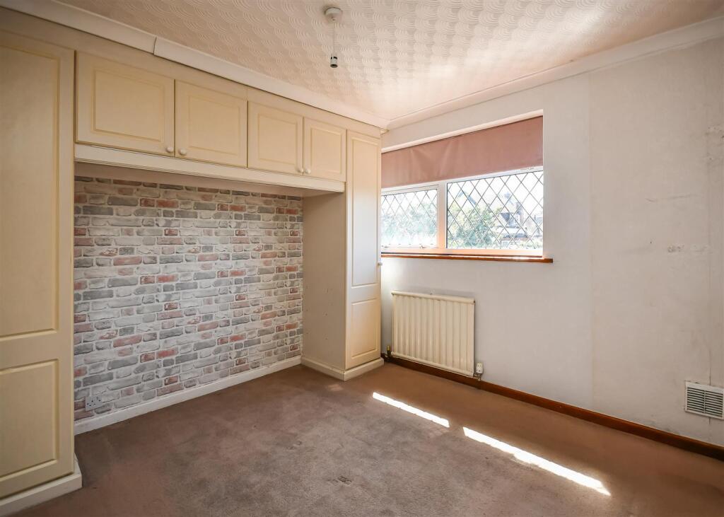 12 Calvin Close-Bedroom 1.jpg