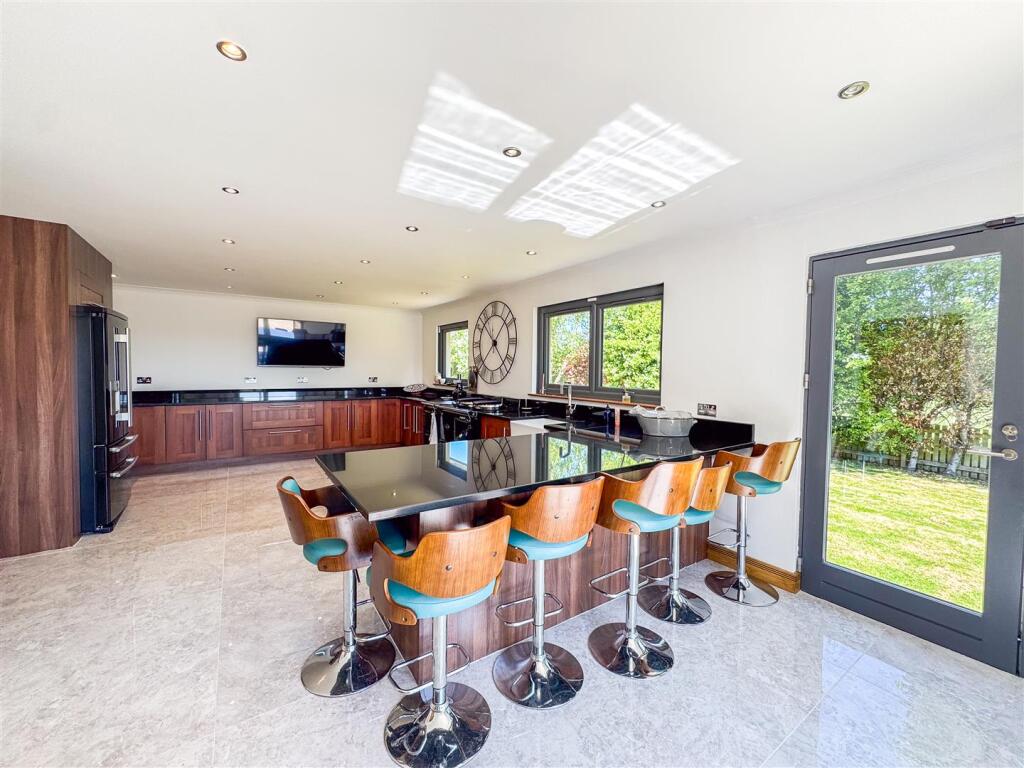 Kitchen/Dine/Family Area