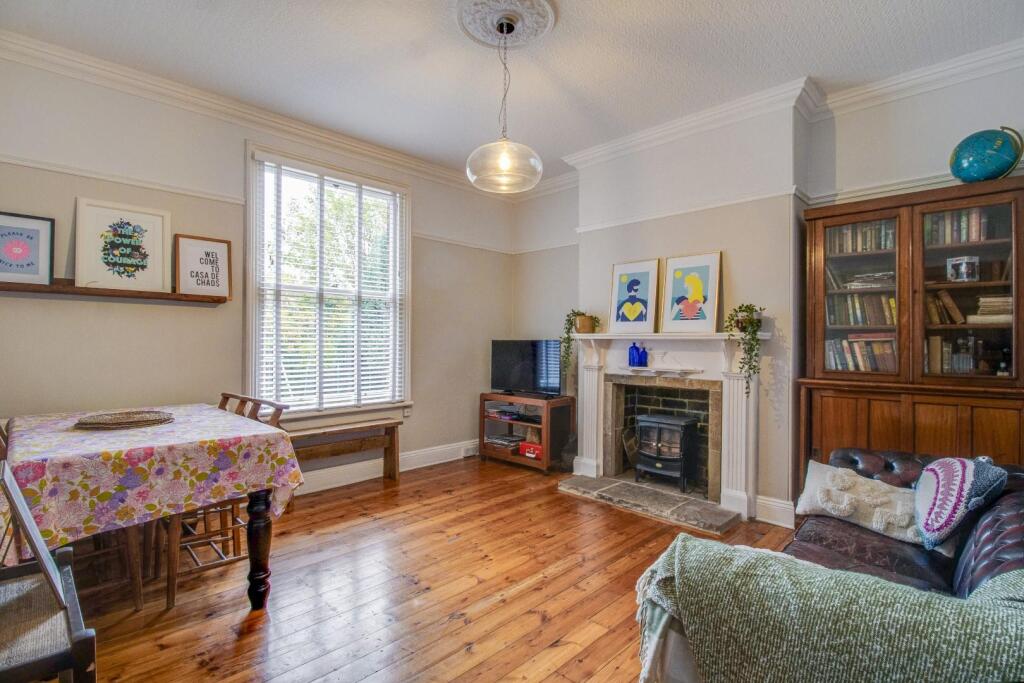 SITTING/DINING ROOM
