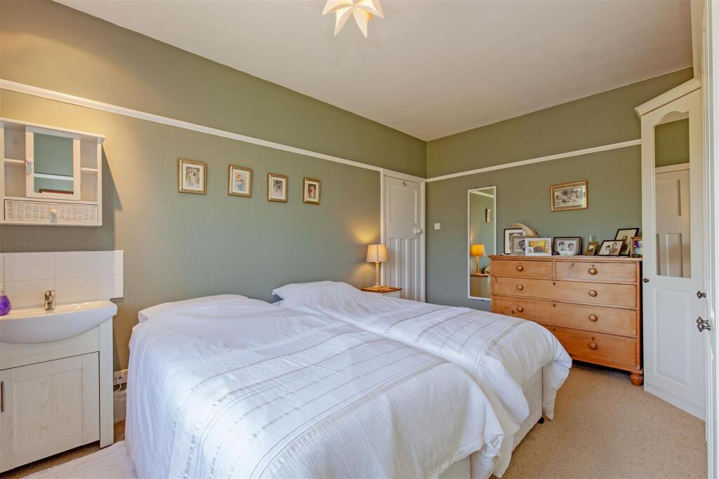 Bedroom 2-2.jpg