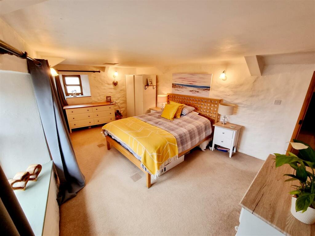 Bed 1.jpg