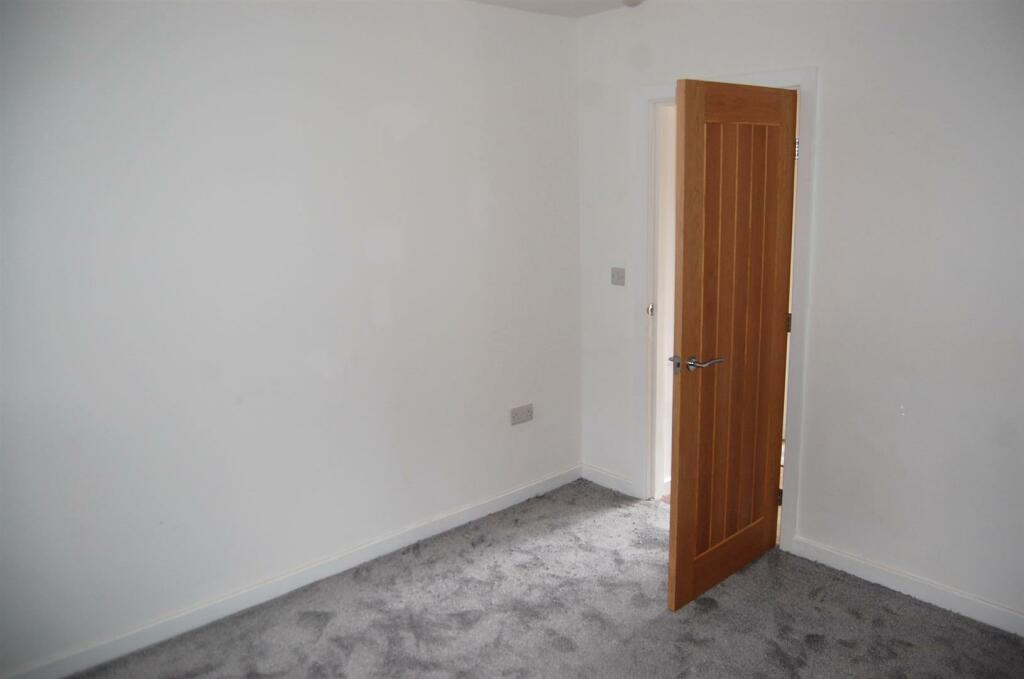 10. master bedroom 2.JPG