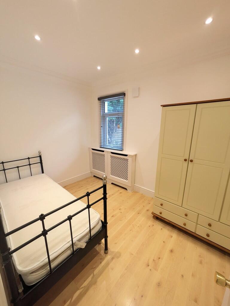 IMG-20251004-WA00...