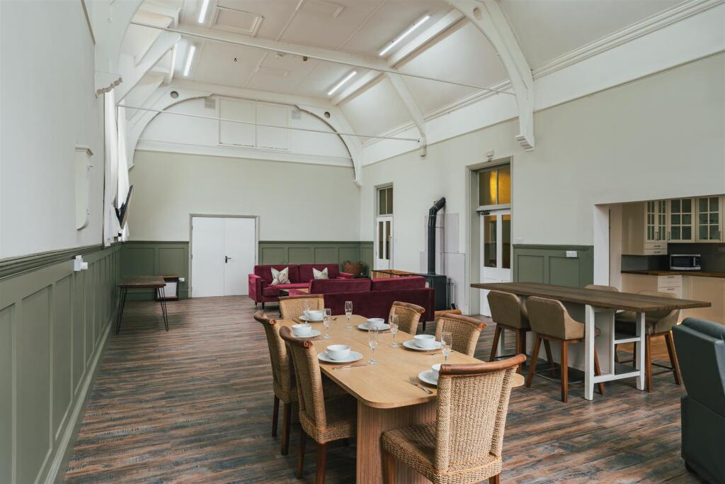 Lounge/Dining Room