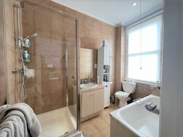 Bathroom 1.jpg