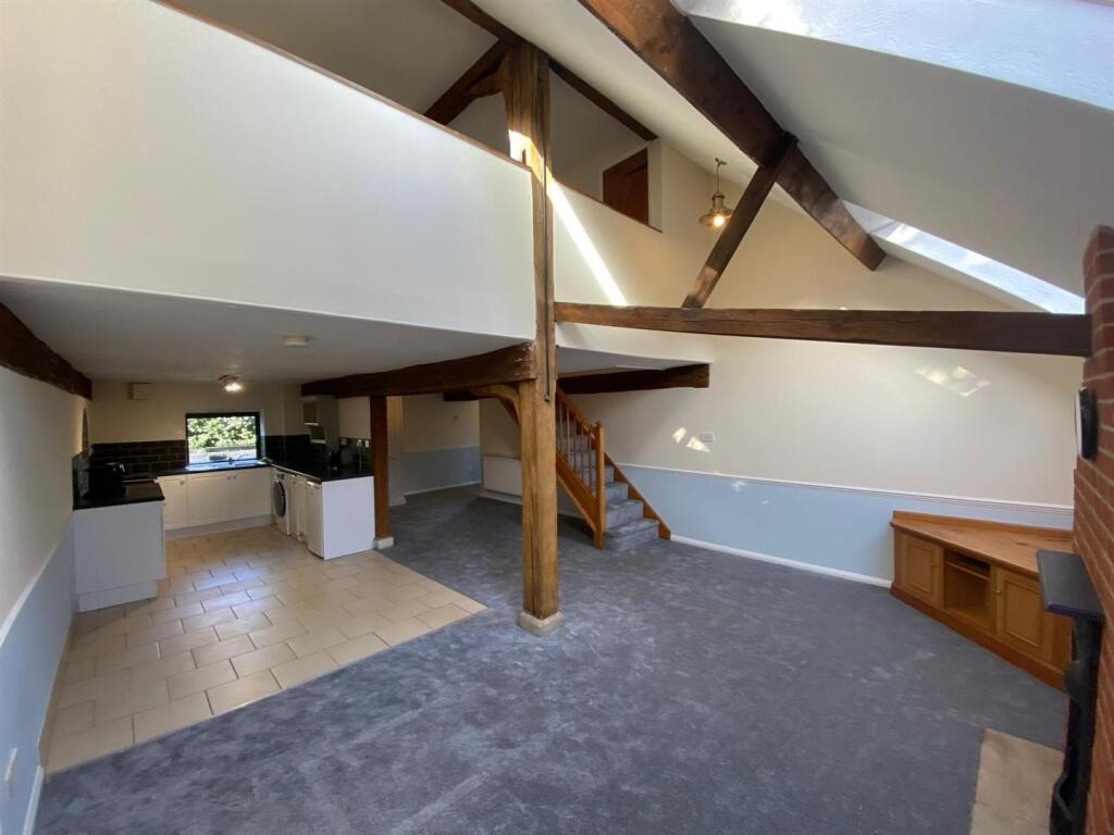 Sitting Room/ Kitchen: