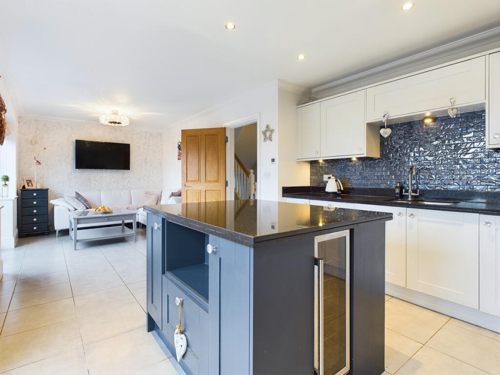 Kitchen / Diner &amp; Living Space