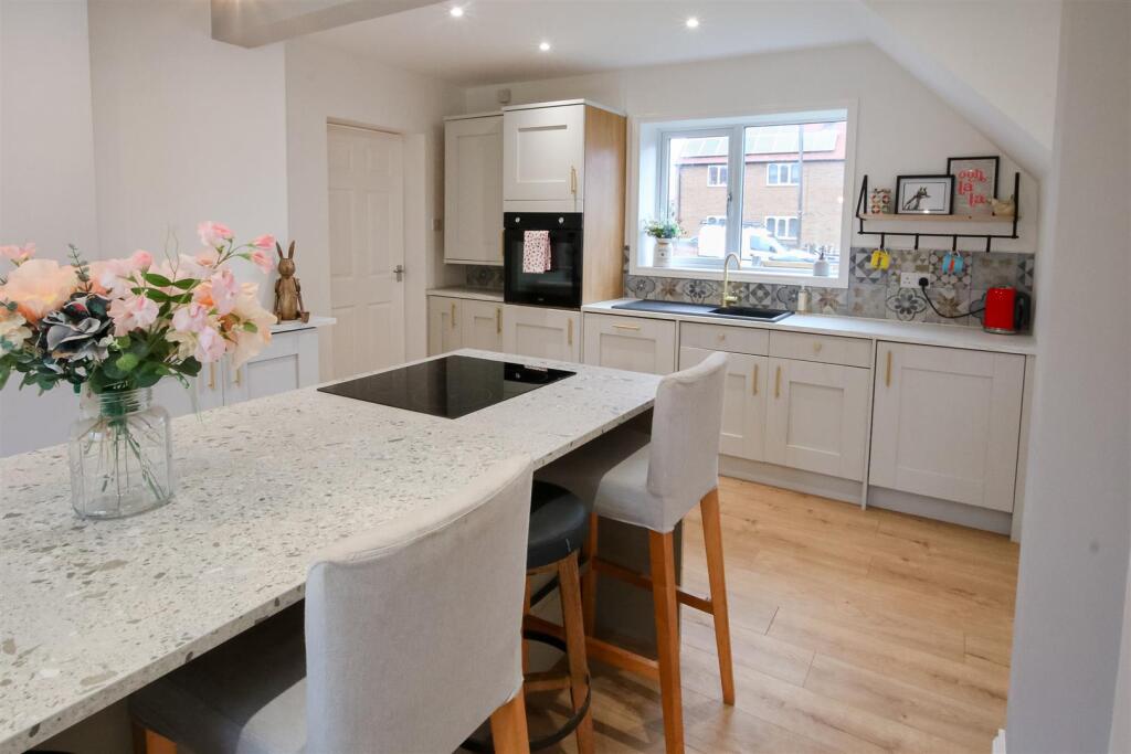 OPEN PLAN ISLAND KITCHEN