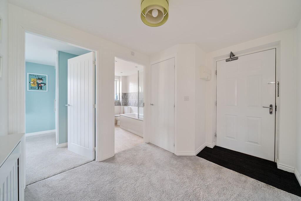 1304359-16-683f3b...