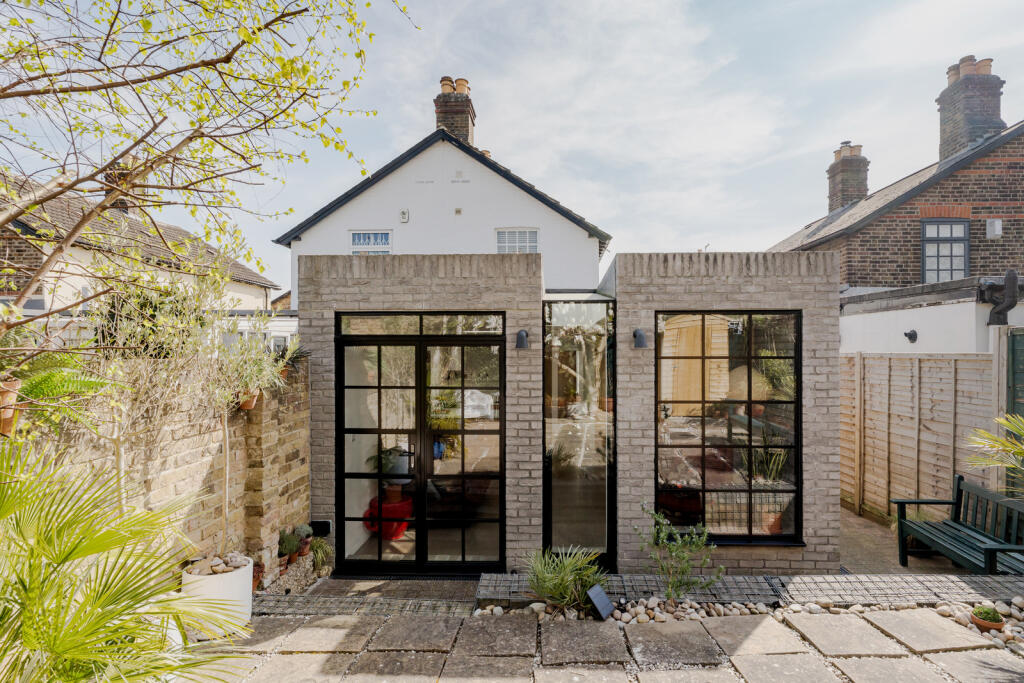 274490 - 65 Edward Road-40.jpg