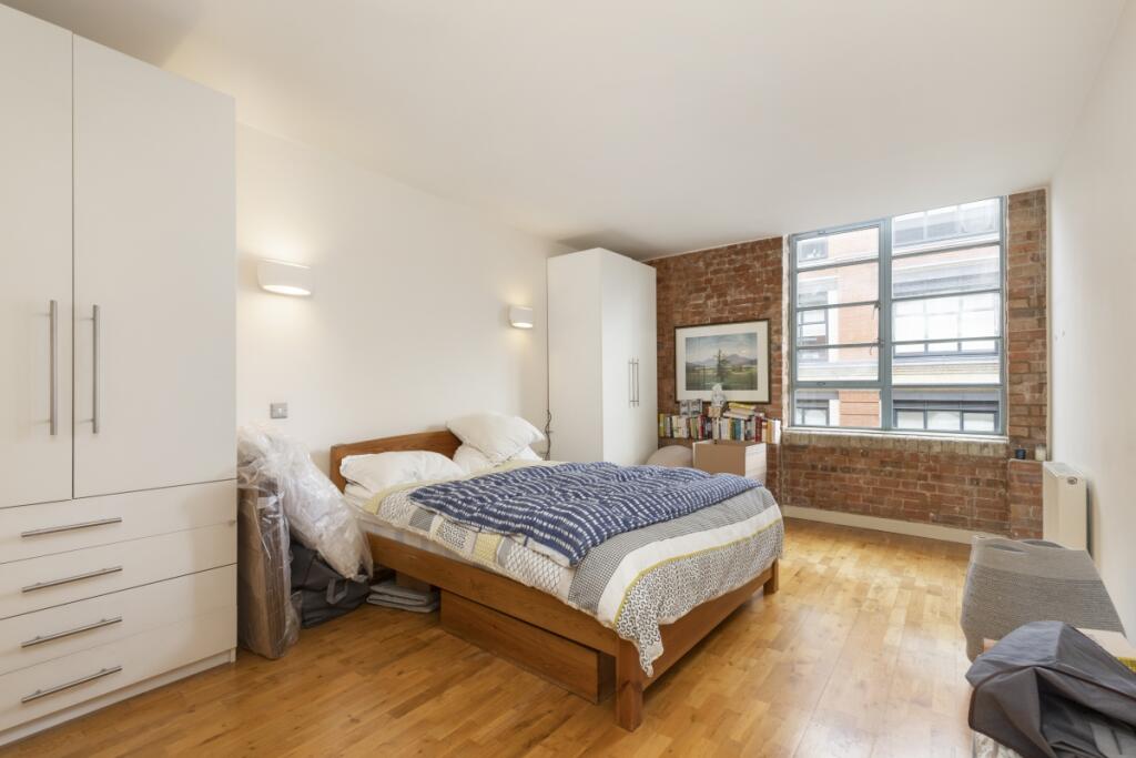 Boss House, 2 Bos...