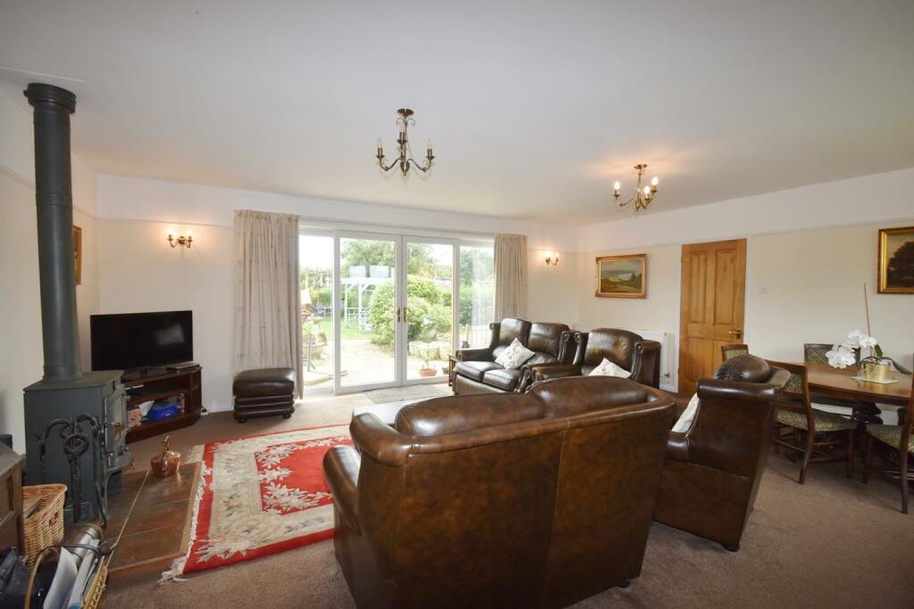 SITTING ROOM..JPG