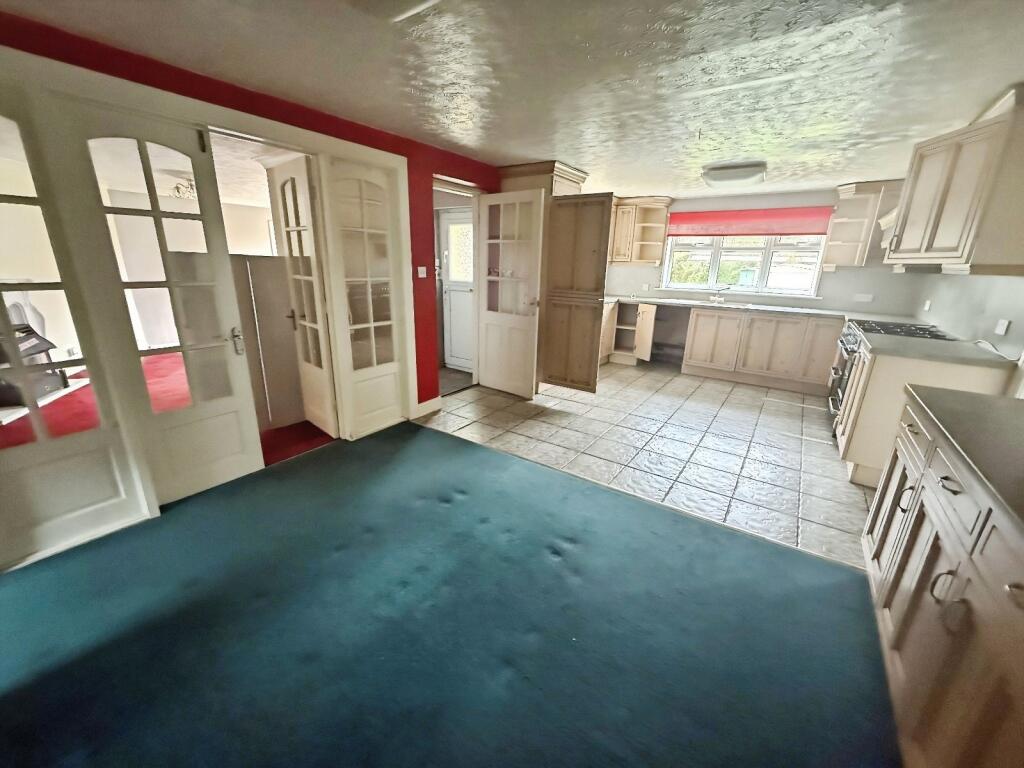 Kitchen/Dining Area