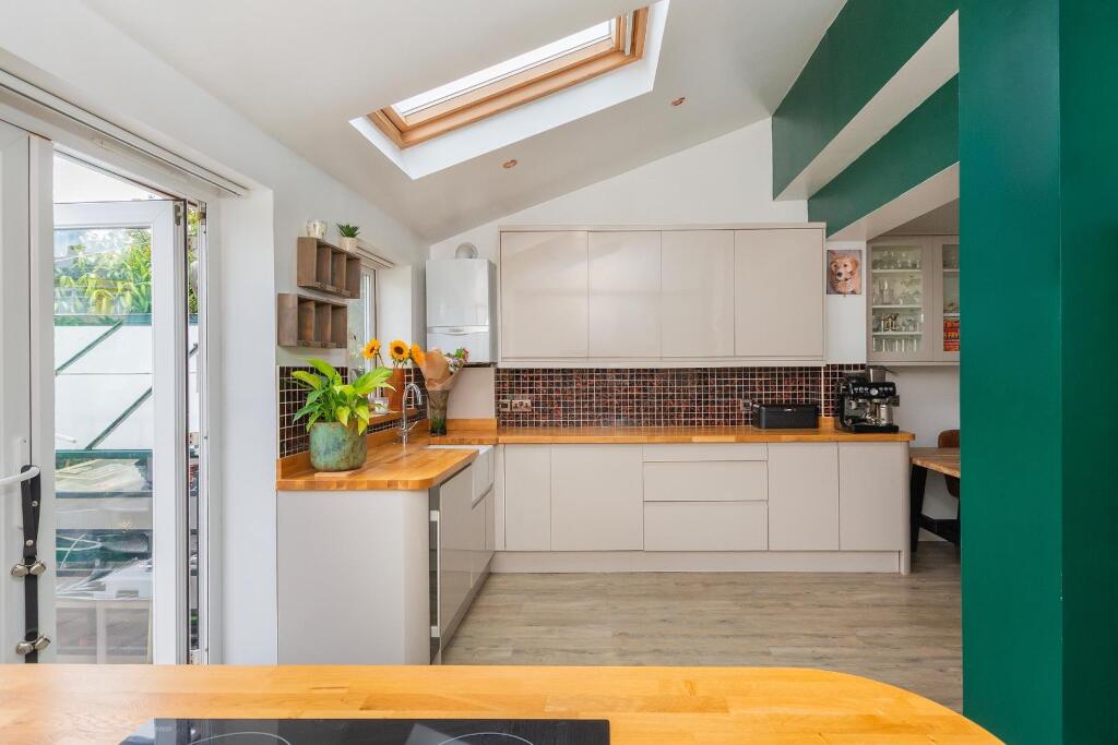 2S5RKE - Kitchen C.jpg