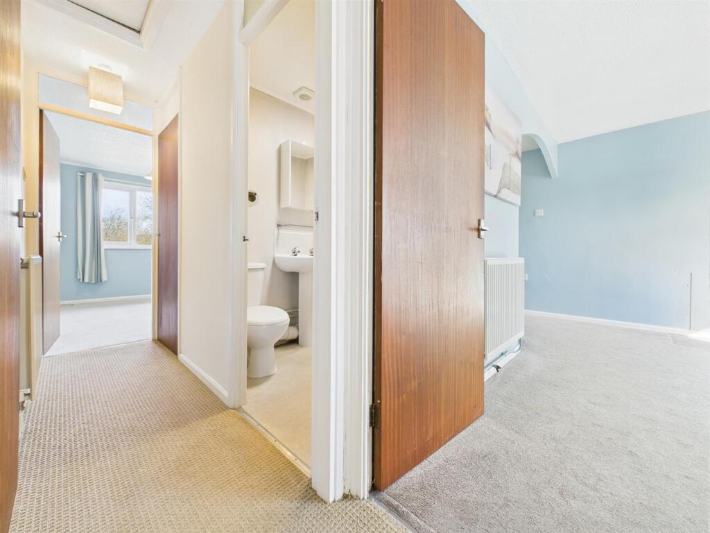 12 - One-Bedroom Flat Plus Parking In Speedwell.jp