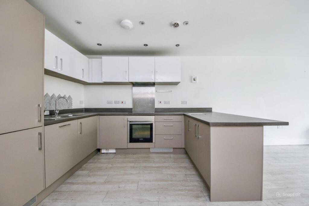 6 Paris Court Stoke-on-Trent, Staffordshire, ST1 3GJ