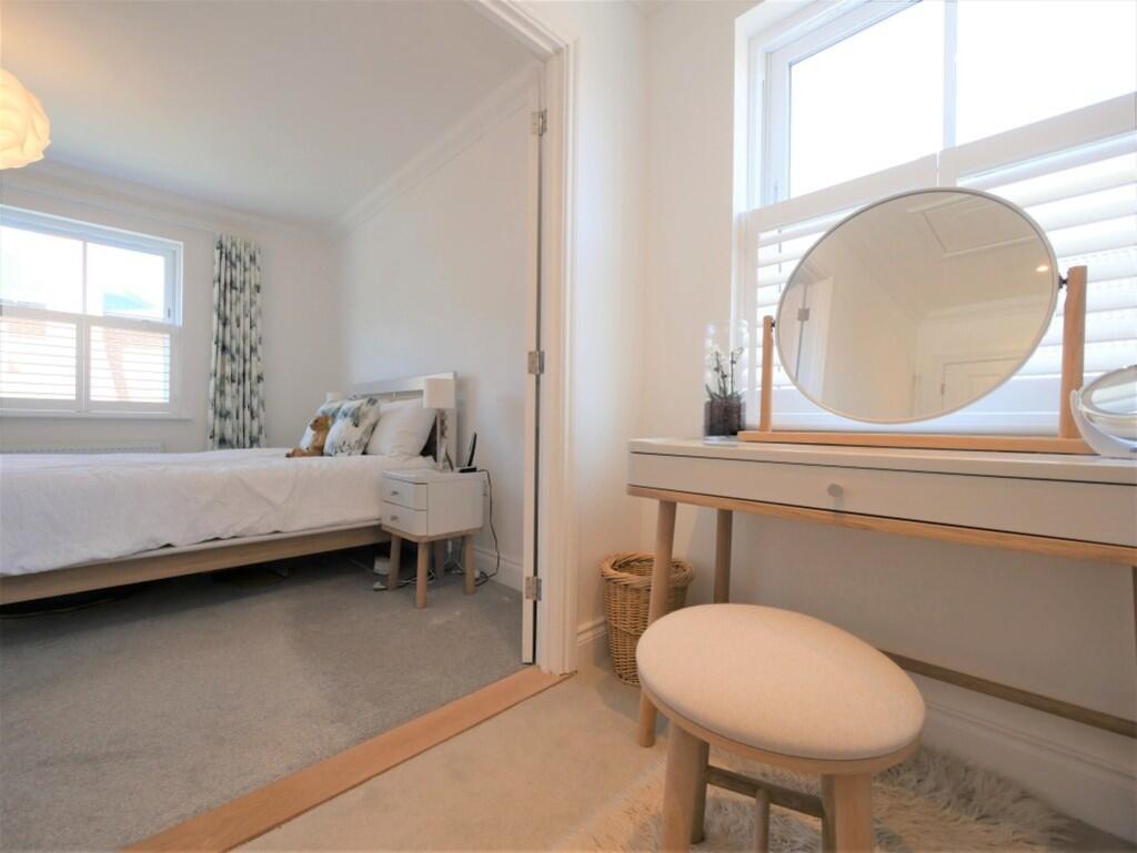 PRINCIPAL BEDROOM...