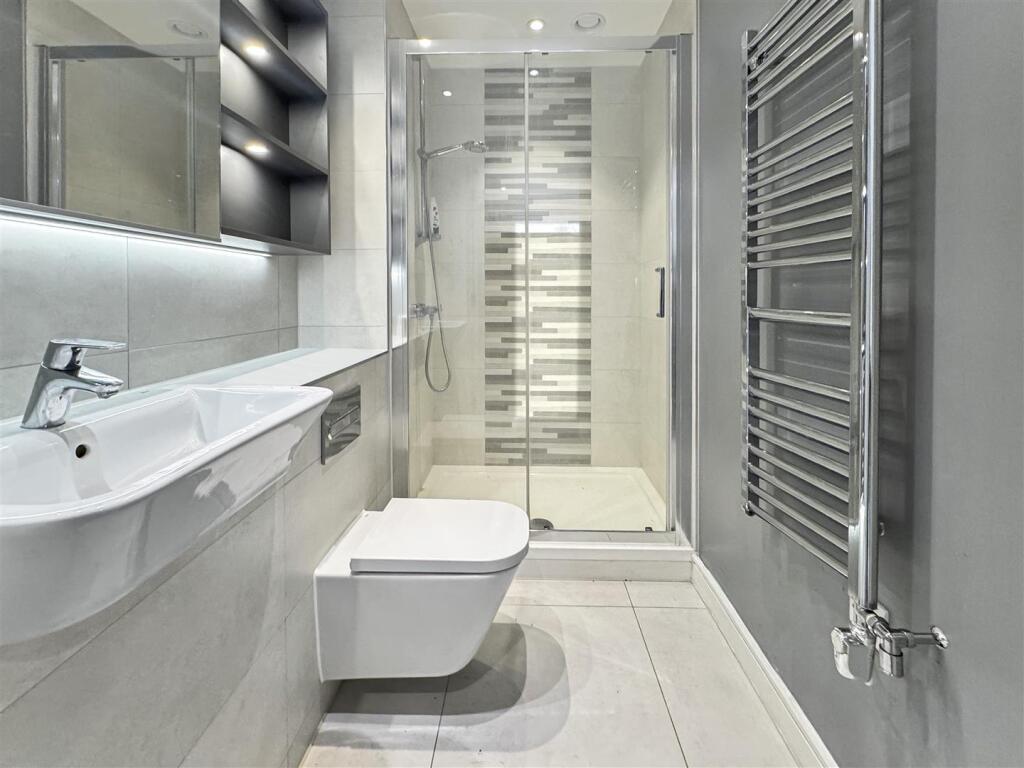 Ensuite.jpeg