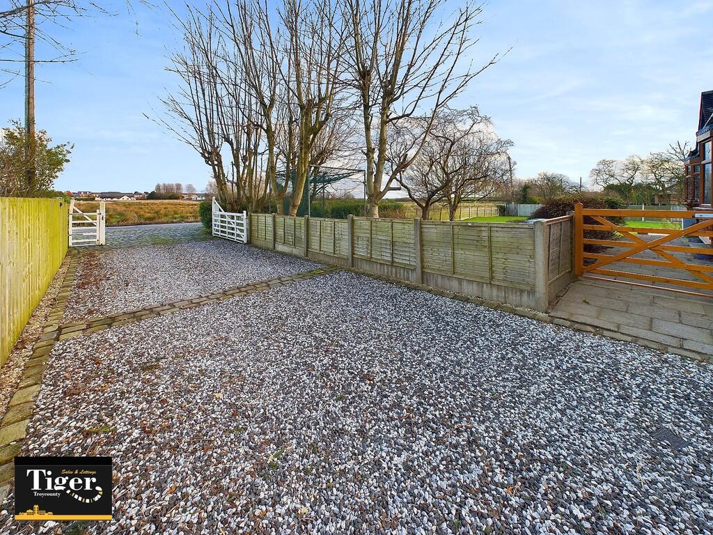 CAM02176G0-PR0427...