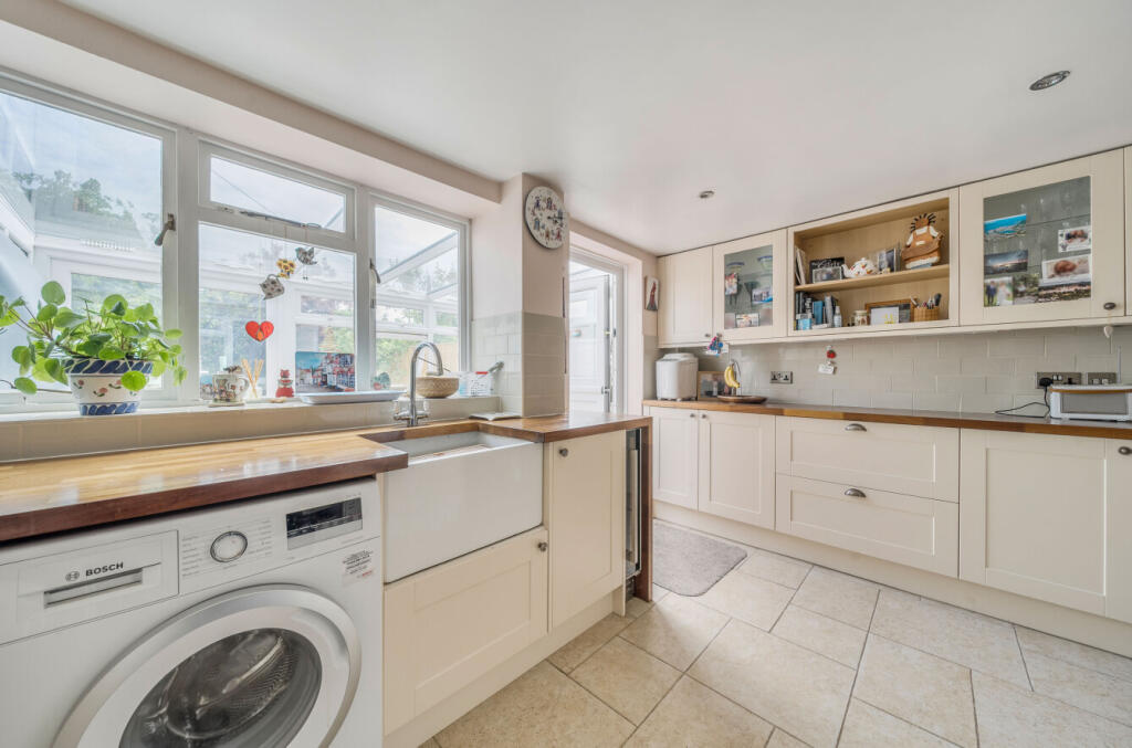 1301985-11-683872...