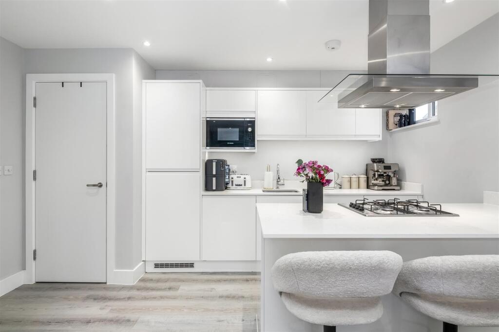 Kitchen &amp; Reception Room