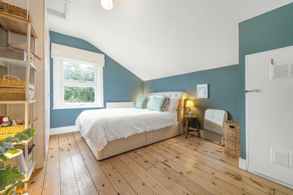 Bedroom 2 (2).jpg