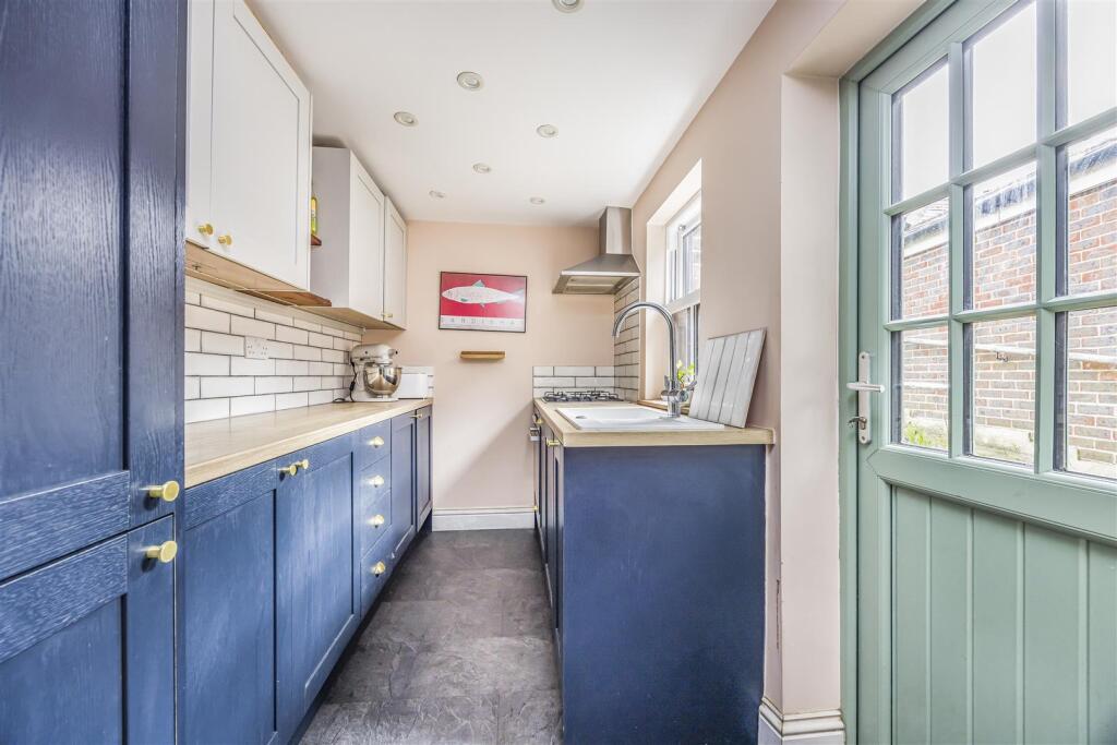 1 Beckenham Terrace, North Street, Westbourne-Port