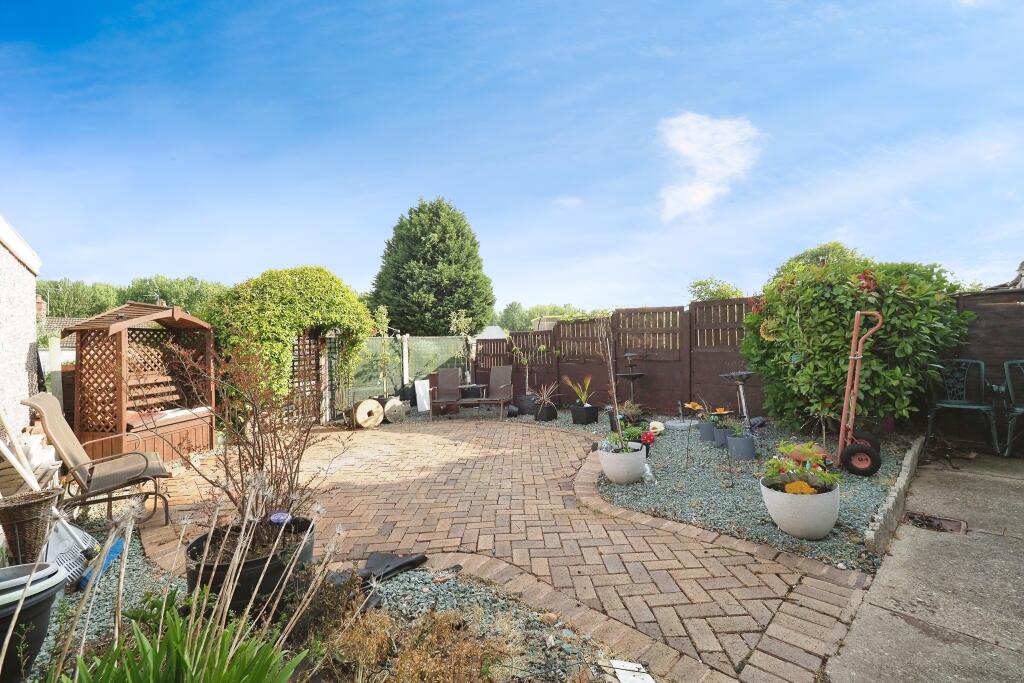 Large Low Maintenance Garden