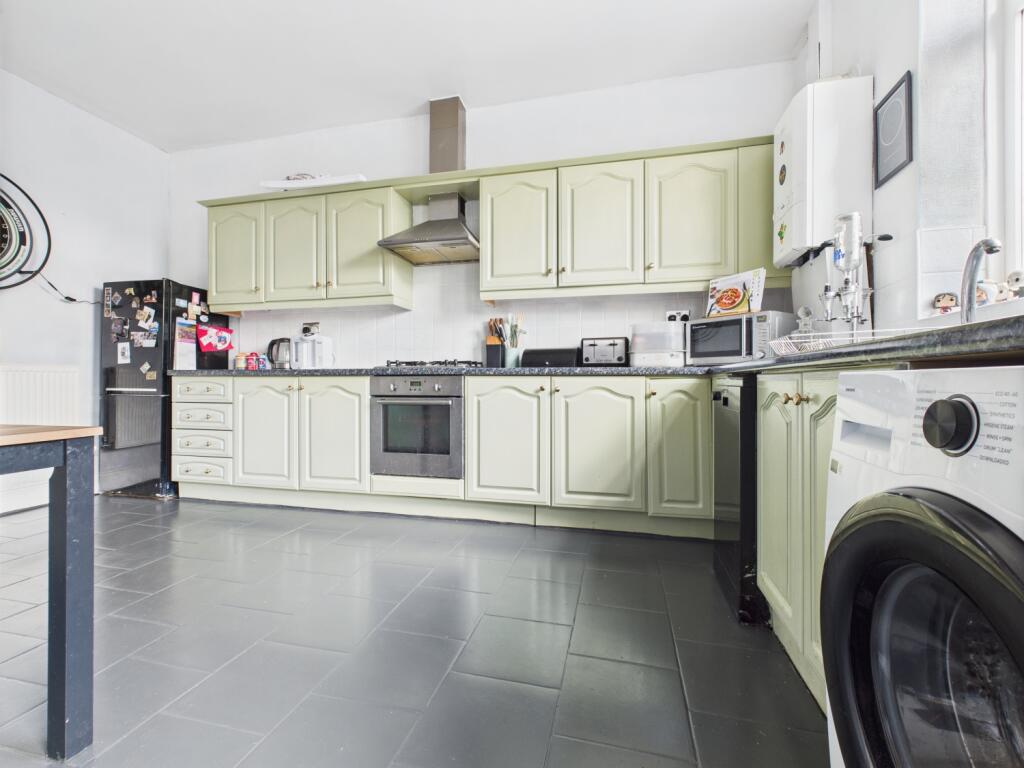 CAM03729G0-PR0089-STILL013