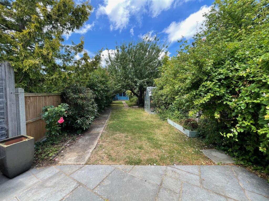 38 Clive Close Garden.jpg