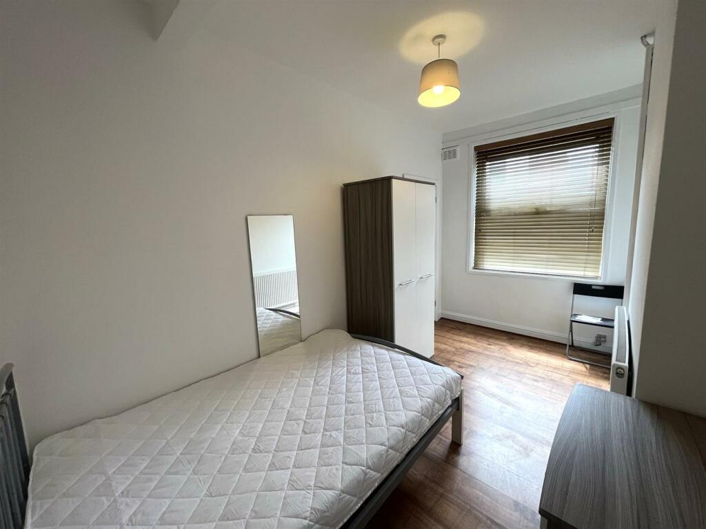 Swan Lane, Bedroom 1.jpeg