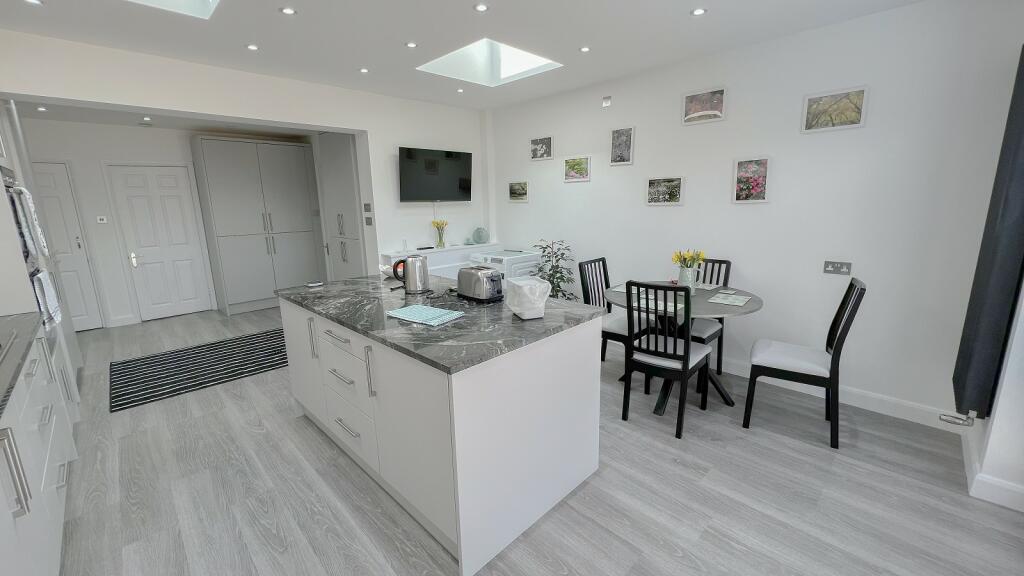 4th Photo of Kitchen