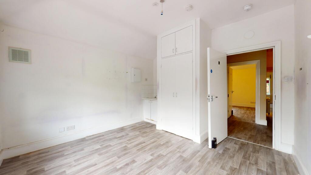 4 &amp; 6 Rosswood Gardens, Wallington SM6 8QZ