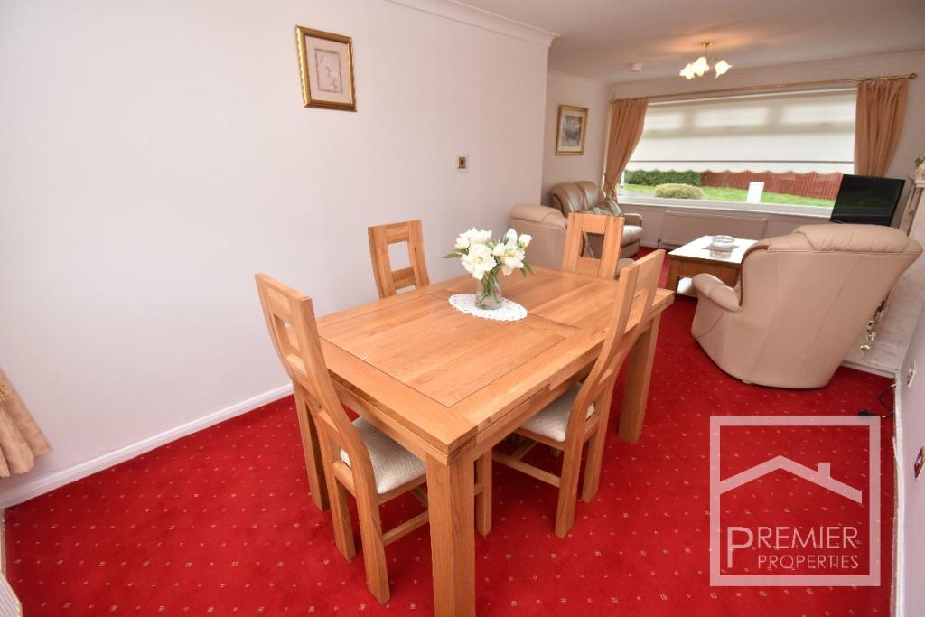 Lounge/Dining Area