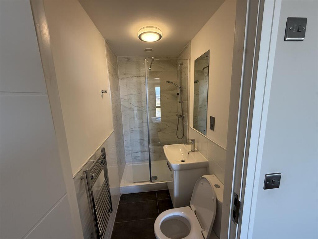 ensuite.jpg