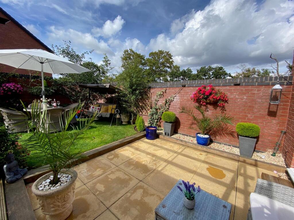 Patio Seating Area.jpg