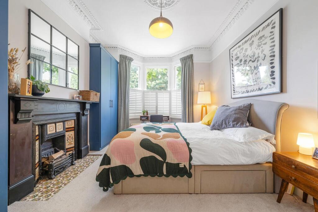 Bedroom 1 (3).JPG