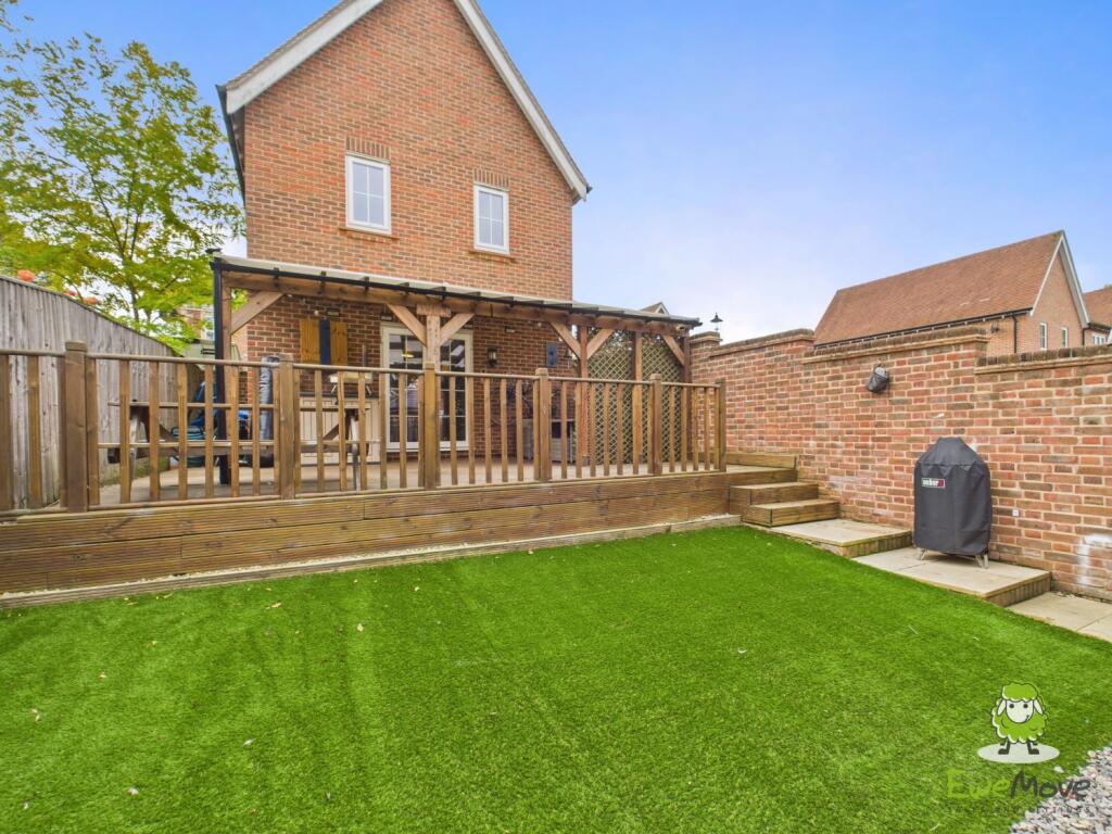 EweMove Estate Agents Basingstoke - Dovecote Way -