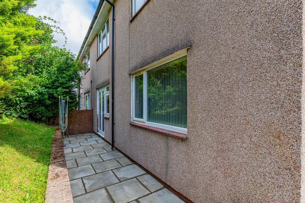 Carisbrooke Way 13a-1.jpg