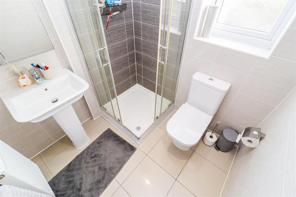 EN SUITE SHOWER ROOM/W.C.