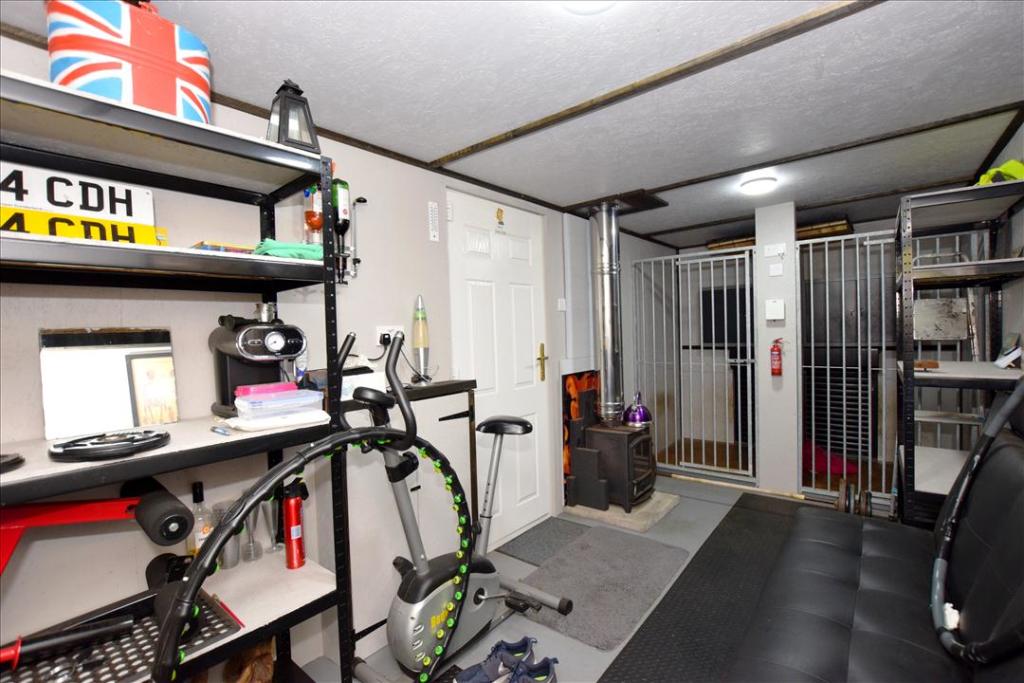 GARDEN ROOM