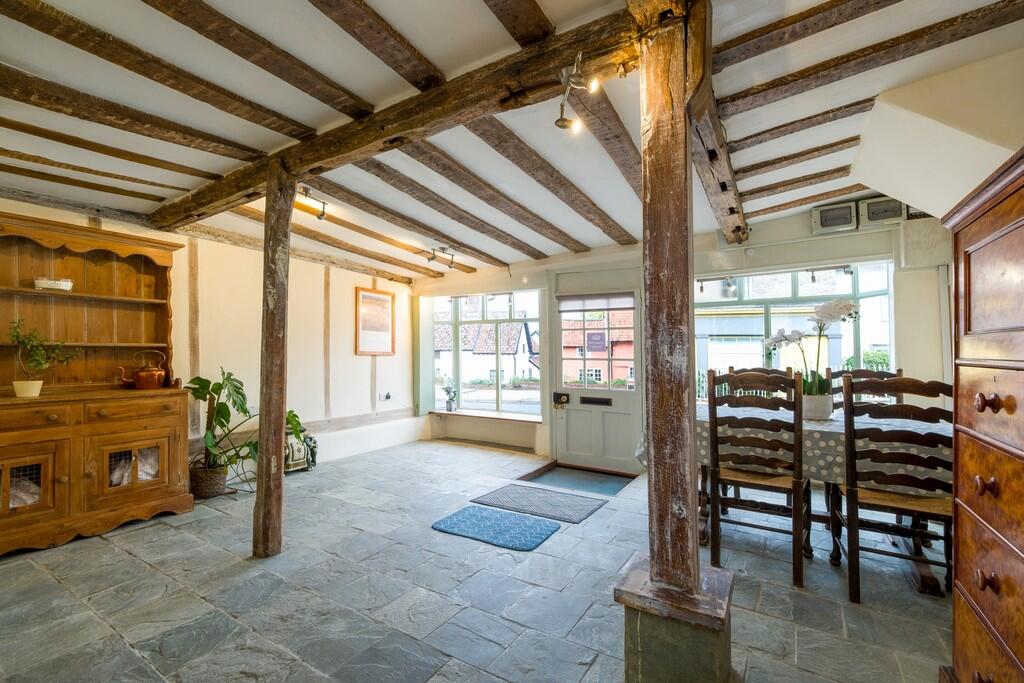 1440px-Crown Hill...