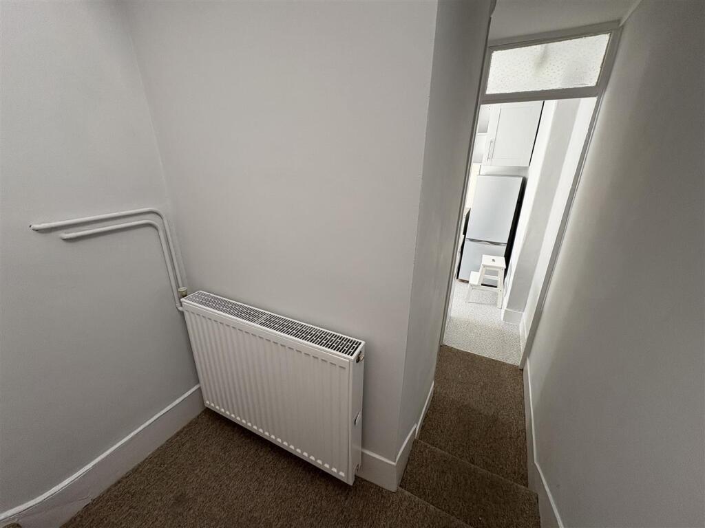 Hallway 1.jpeg