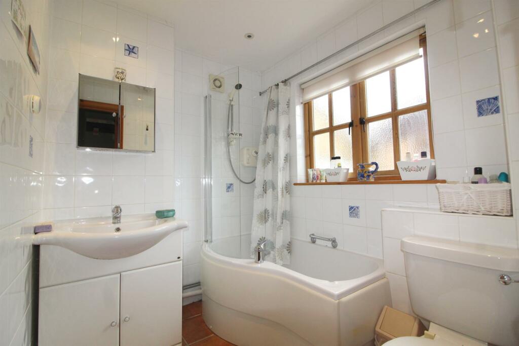 Bathroom 2 edit.jpg