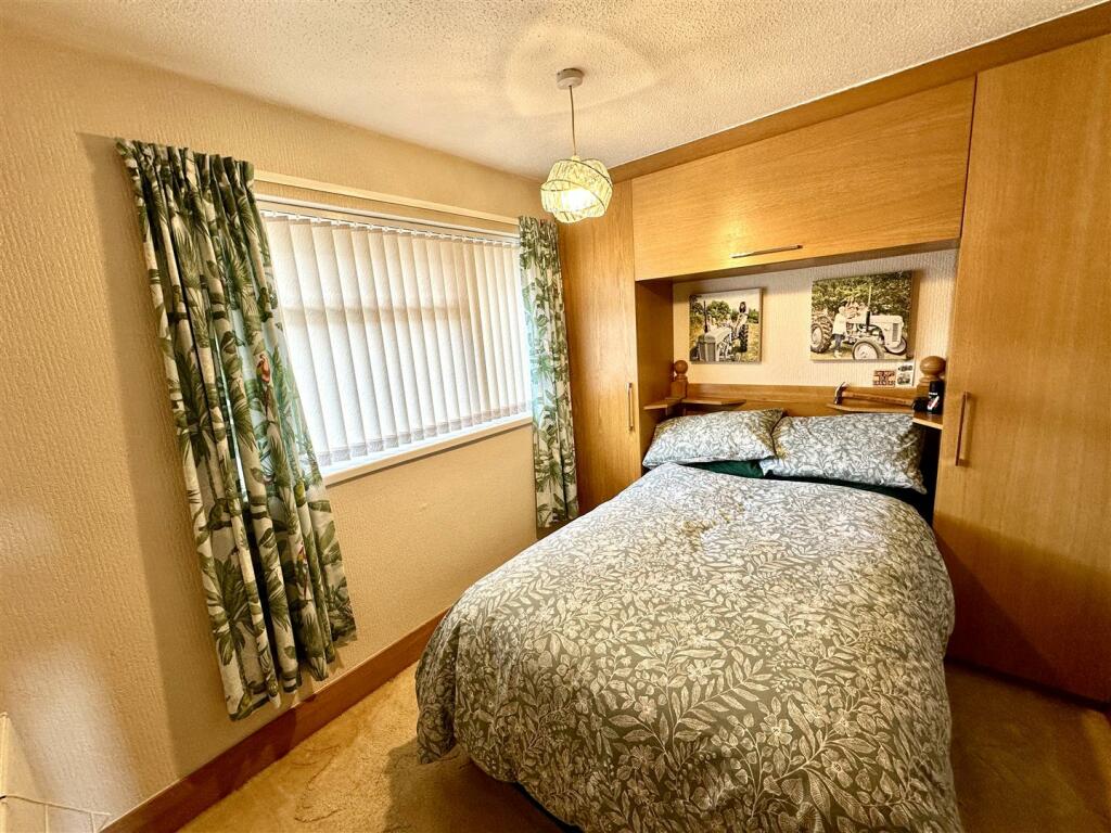 BEDROOM 2