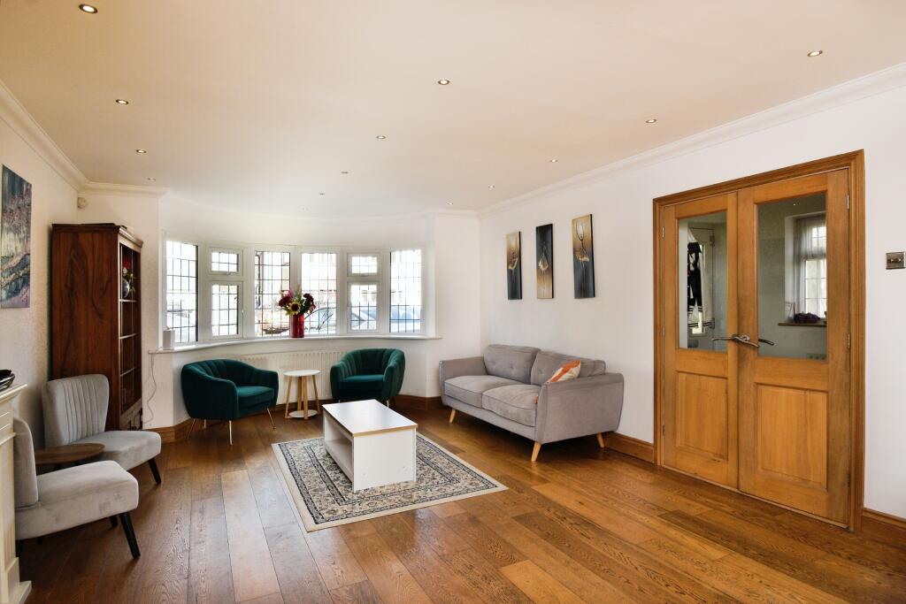 Lounge/Dining Room