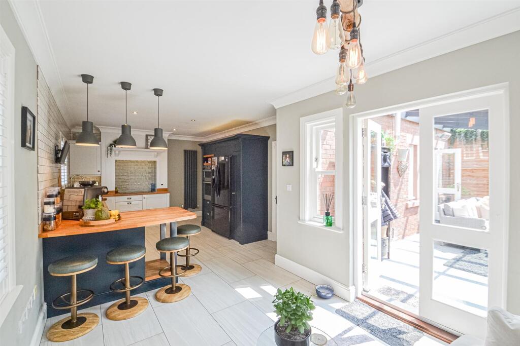 Dining Kitchen &amp; Family Room