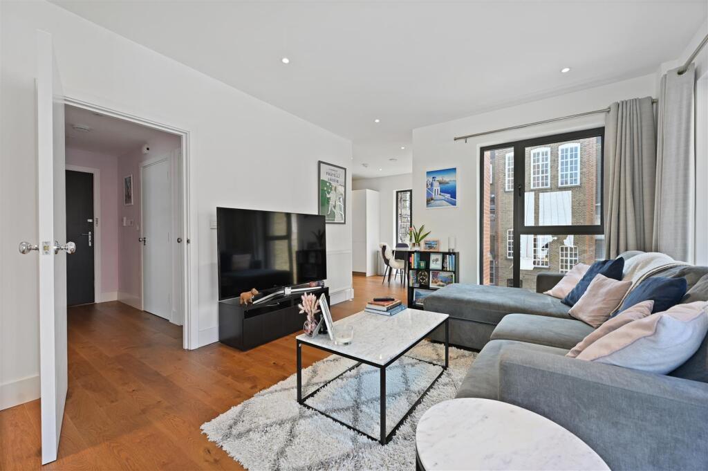 AR - Dauphine House9.JPG