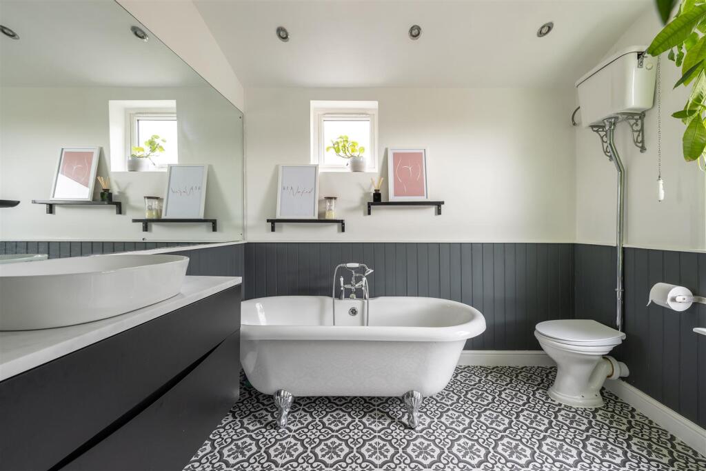 Chelmsford Road, E18