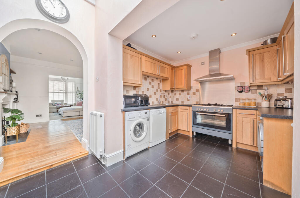 1317760-11-685edb...